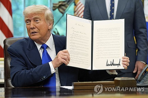 인력 감축 나서는 글로벌 제약사들…트럼프의 ‘약가 인하’ 압박에 ‘이중고’