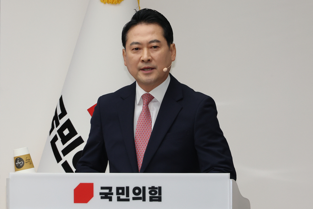 장동혁 국민의힘 당대표 후보가 3일 서울 여의도 국민의힘 당사에서 열린 제6차 전당대회 후보자 비전대회에서 정견을 발표하고 있다. [연합뉴스]