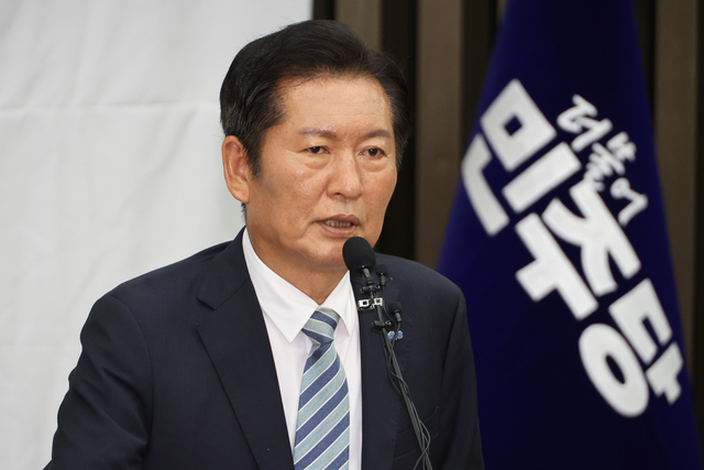 정청래 신임 더불어민주당 대표가 4일 국회에서 열린 의원총회에서 발언하고 있다. [연합뉴스]