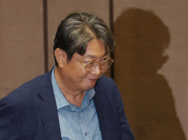 투표하는 이춘석 의원. 연합뉴스