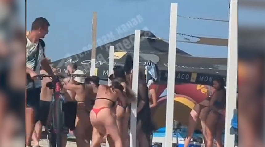 “갑자기 머리채 뜯고 몸싸움”…우크라 해변 비키니 난투극 무슨일