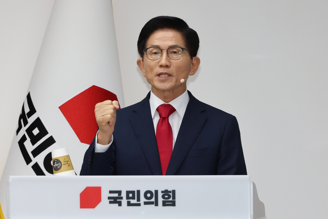 김문수 국민의힘 당대표 후보가 지난 3일 중앙당사에서 열린 제6차 전당대회 후보자 비전대회에서 비전을 발표하고 있다. [연합뉴스]