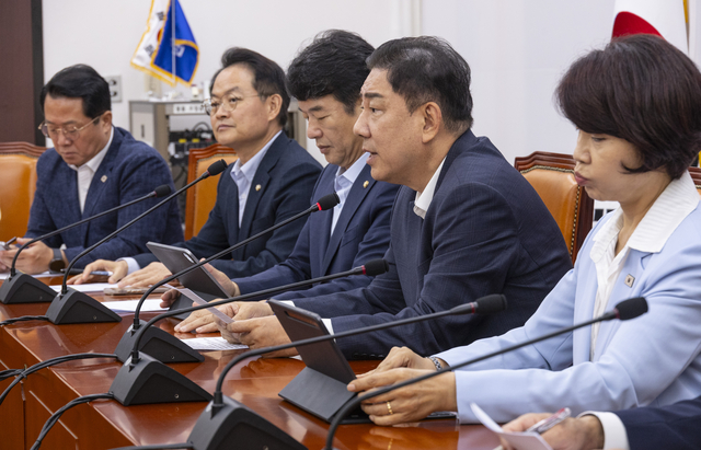 김병기 더불어민주당 원내대표가 7일 국회에서 열린 원내대책회의에서 발언하고 있다. [연합뉴스]
