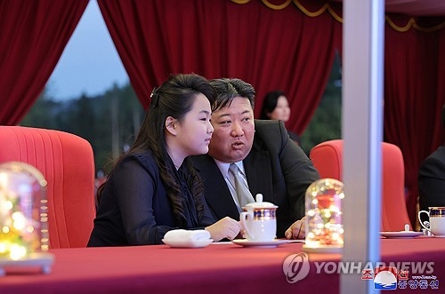 김정은과 김주애. 평양 조선중앙통신=연합뉴스 자료사진