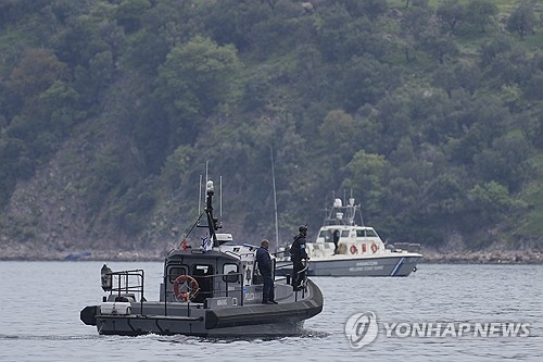 불법 난민보트 감시하는 프론텍스. AP 연합뉴스 자료사진. 연합뉴스