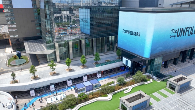 삼성전자가 코엑스에서 운영하는 더 갤럭시 언폴더스가 인기를 끌고 있다. 삼성전자 제공