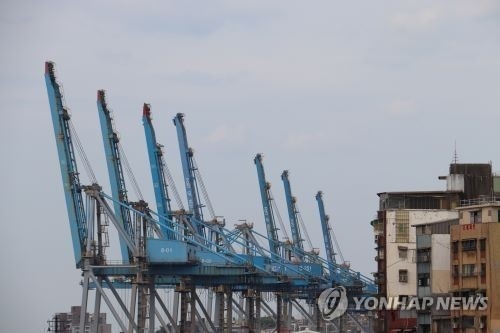 대만 북부 지룽 항구 크레인. 연합뉴스 자료사진
