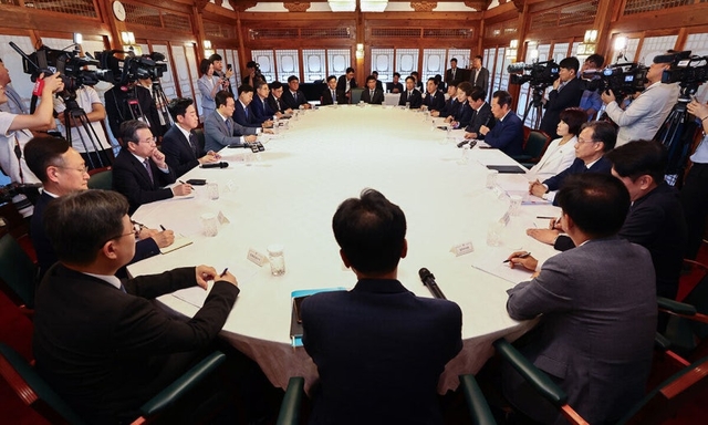 10일 서울 종로구 삼청동 총리공관에서 김민석 국무총리 주재로 고위당정협의회가 열리고 있다. 연합뉴스 제공