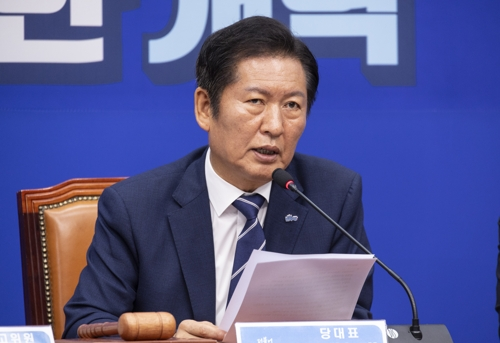 정청래 더불어민주당 대표가 11일 국회에서 열린 최고위원회의에서 발언하고 있다. [연합뉴스]