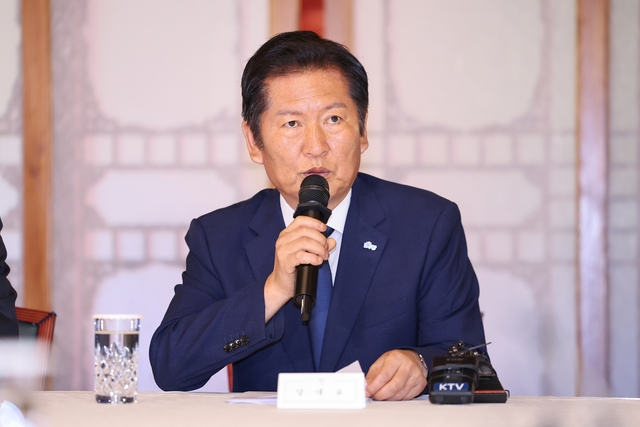 정청래 더불어민주당 대표가 10일 서울 종로구 삼청동 총리공관에서 열린 고위당정협의회에서 발언하고 있다. [연합뉴스]