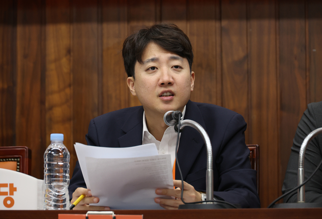 이준석 개혁신당 대표가 11일 국회 도서관에서 열린 개혁신당 3기 지도부 언론인 연찬회에서 발언하고 있다. [연합뉴스]
