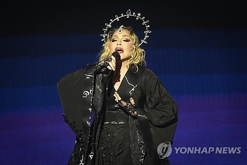 팝스타 마돈나의 2024년 브라질 공연 모습. EPA 연합뉴스