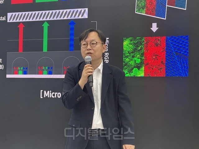 이종포 삼성전자 영상디스플레이사업부 개발팀 상무가 12일 서울 서초구 삼성 강남에서 마이크로 RGB TV 출시 기자간담회에 참석해 발표하고 있다. 이상현 기자
