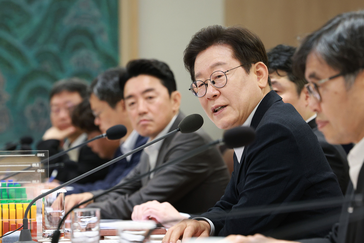 李 “빌려서라도 씨 뿌려야”… 국채발행 시사