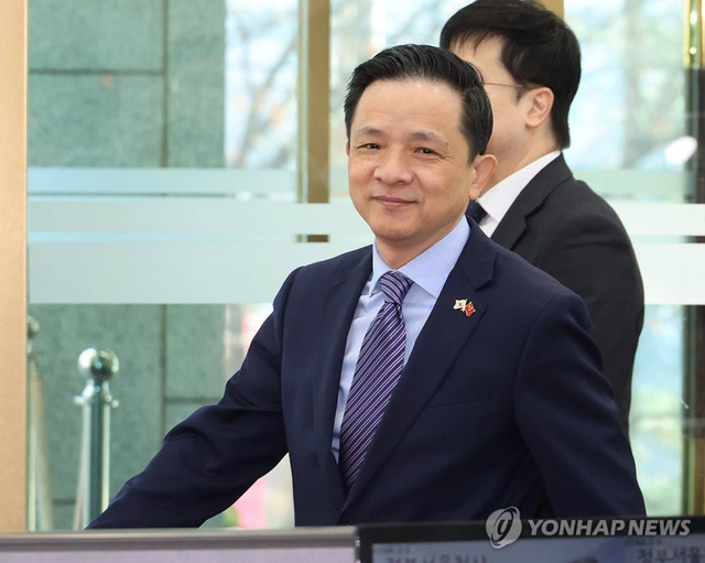 다이빙 주한중국대사가 지난 1월 24일 외교부 강인선 2차관을 만나기 위해 서울 종로구 정부서울청사 외교부로 들어서고 있다. [연합뉴스]