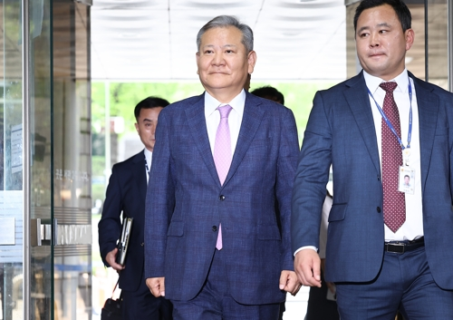 이상민 전 행정안전부 장관이 구속 전 피의자 심문(영장실질심사)을 위해 31일 서울 서초구 서울중앙지방법원으로 들어서고 있다.   [연합뉴스]
