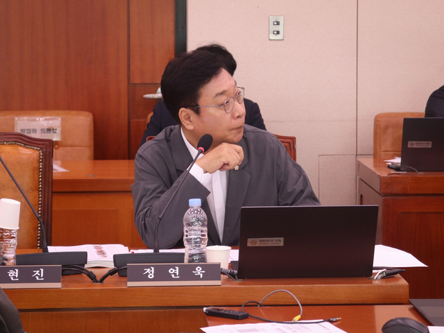 정연욱 의원이 19일 국회 문체위 전체회의에서 최휘영 장관에게 콘텐츠 세제지원 관련 질의를 하고 있다. 정연욱 의원실 제공