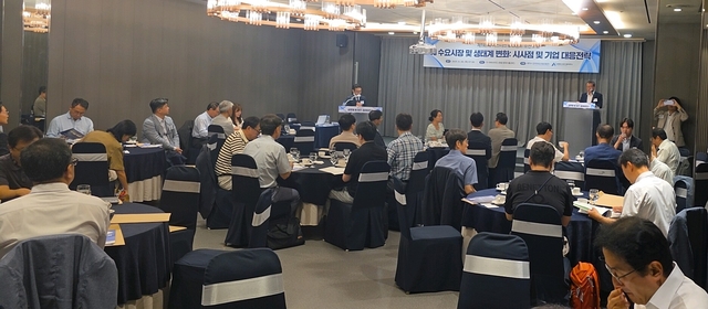 정진섭 한국정보산업연합회장이 28일 서울 서초구 더 리버사이드 호텔에서 열린 조찬 포럼에서 개회사를 하고 있다. 한국정보산업연합회 제공
