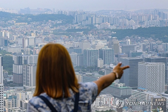 서울 남산에서 바라본 서울 시내. [연합뉴스]