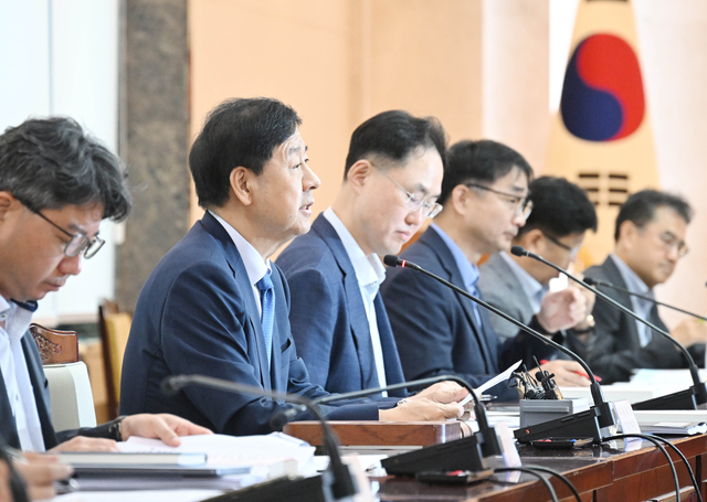 구윤철 부총리 겸 기획재정부 장관은 1일 서울 종로구 정부서울청사에서 열린 ‘제8차 공공기관운영위원회’를 주재, 모두발언을 하고 있다. [기재부 제공]