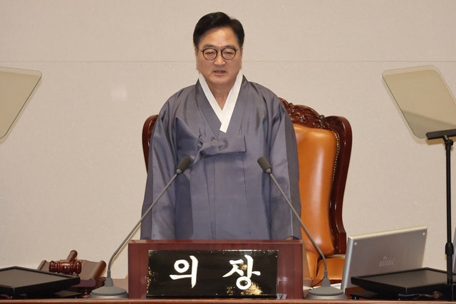 우원식 국회의장이 1일 서울 여의도 국회 본회의장에서 열린 제429회 정기국회 개회식에서 개회사를 하고 있다. [연합뉴스]