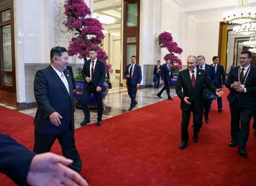 중국 베이징에서 만난 김정은과 푸틴 [로이터 연합뉴스]