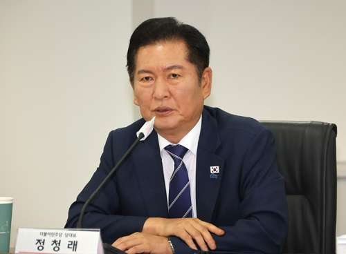 더불어민주당 정청래 대표가 4일 서울 여의도 중소기업중앙회에서 열린 중소기업인 정책간담회에 참석해 인사말을 하고 있다.   [연합뉴스]