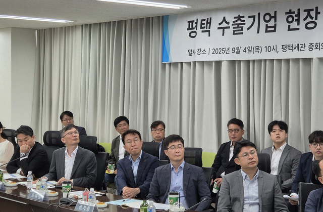 박금철 기획재정부 세제실장이 4일 경기 평택세관에서 열린 ‘평택 수출기업 현장 간담회’를 주재하고 있다. [기획재정부 제공]