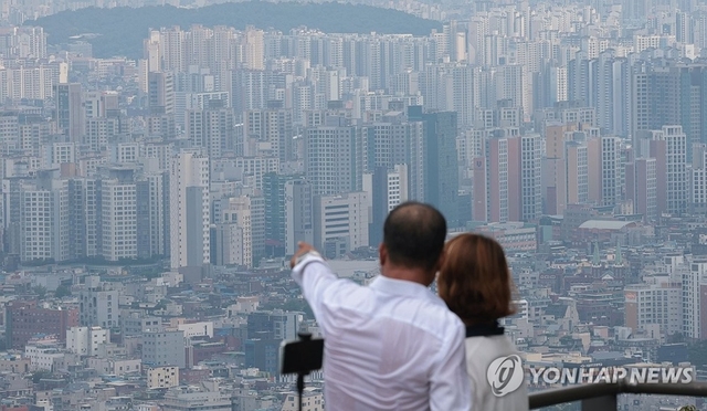 서울 남산에서 바라본 시내 모습. [연합뉴스]