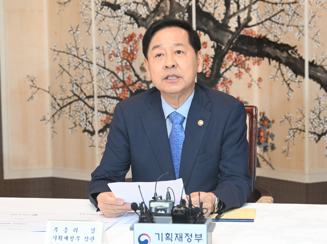 구윤철 부총리 겸 기획재정부 장관이 7일 정부서울청사에서 열린 부동산관계장관회의를 주재, 모두발언을 하고 있다. [기획재정부 제공]
