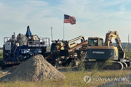미국 조지아주 현대-LG엔솔 합작 배터리 공장 건설현장에 남겨진 중장비들. AP=연합뉴스
