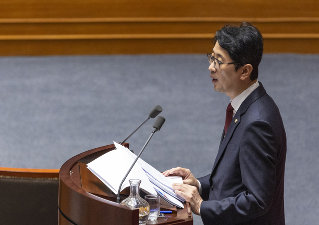 주진우 국민의힘 의원이 지난달 25일 국회에서 상법 개정안 처리와 관련해 무제한 토론(필리버스터)을 하고 있다. [연합뉴스]