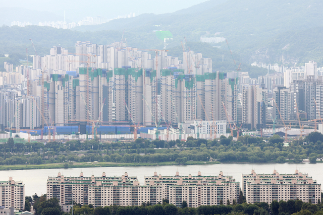 서울 남산에서 바라본 서울 아파트 단지. [연합뉴스 제공]