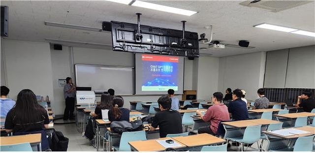 숭실대는 AI 특화 교육과정인 WAA의 첫 프로그램으로 ‘ChatGPT를 활용한 프롬프트 엔지니어링’ 과정을 운영했다.  [숭실대 제공]
