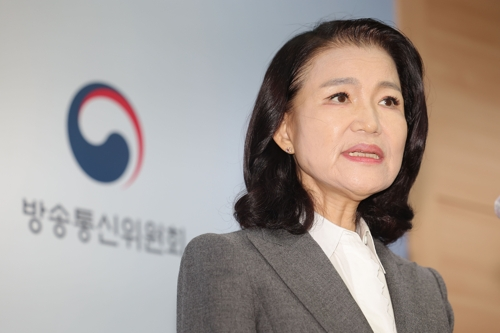 이진숙 방송통신위원장이 9일 경기 정부과천청사에서 방송통신위원회를 폐지하고 방송미디어통신위원회를 신설하는 내용의 정부조직 개편안과 관련한 입장을 밝히고 있다. [연합뉴스]
