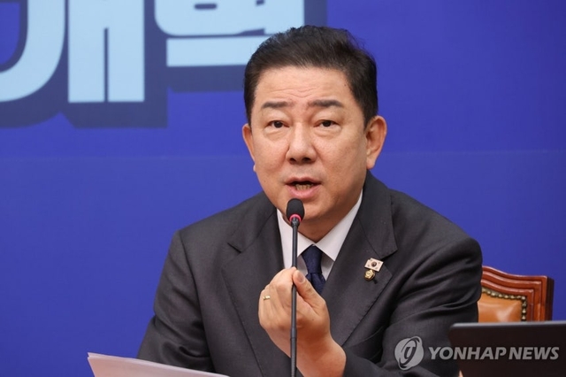김병기 더불어민주당 원내대표가 10일 서울 여의도 국회에서 열린 최고위원회의에서 발언하고 있다. [연합뉴스]