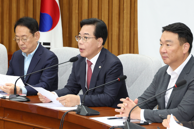 송언석 국민의힘 원내대표가 9일 서울 여의도 국회에서 열린 원내대책회의에서 발언하고 있다. [연합뉴스]