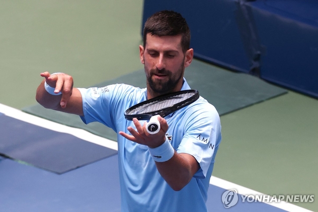 바이올린 세리머니 펼치는 조코비치. EPA 연합뉴스