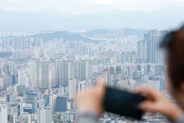 서울 남산에서 바라본 서울 아파트 단지. [연합뉴스 제공]