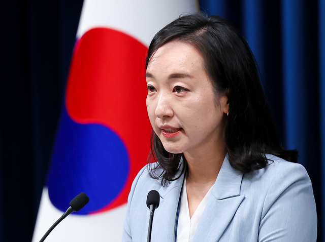 전은수 대통령실 부대변인이 15일 용산 대통령실에서 이날 열린 비서실장 주재 수석보좌관회의 관련 브리핑을 하고 있다. 연합뉴스