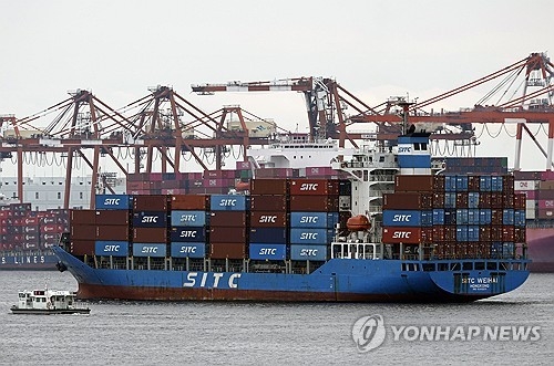 일본 도쿄 컨테이너선. EPA 연합뉴스 자료사진