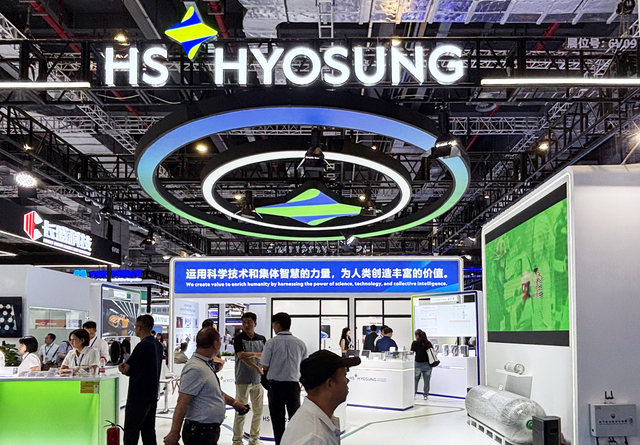 중국 상하이에서 진행되고 있는 ‘CCE 2025’에 참가한 HS효성첨단소재 부스 전경. HS효성첨단소재 제공.