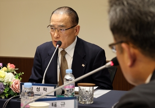 위성락 국가안보실장이 17일 서울 중구 한국프레스센터에서 한국신문방송편집인협회 주최로 열린 초청 간담회에서 발언을 하고 있다.  연합뉴스