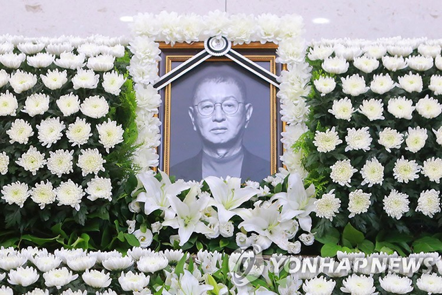 개그맨 전유성의 빈소가 26일 서울 송파구 서울아산병원 장례식장에 마련돼 있다. 사진공동취재단=연합뉴스