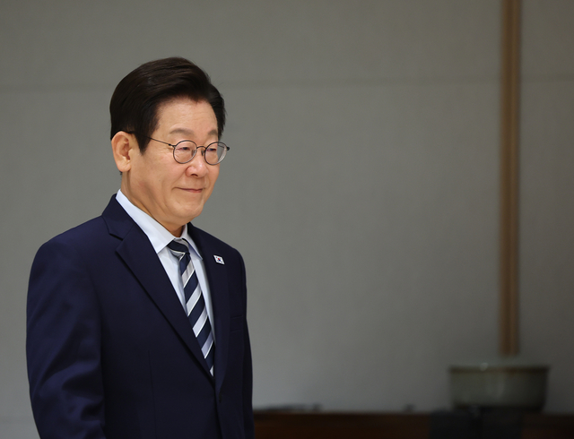 이재명 대통령, 주한 대사 신임장 제정식 입장. 연합뉴스