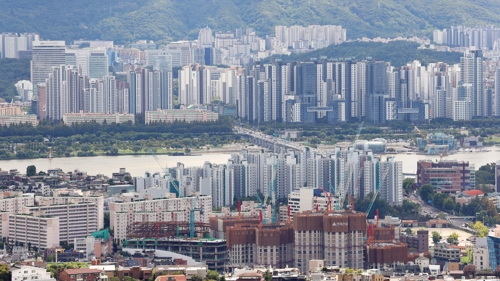 서울 남산에서 바라본 시내 아파트 단지 [연합뉴스]