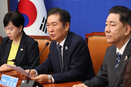 더불어민주당 정청래 대표가 2일 서울 여의도 국회에서 열린 최고위원회의에서 발언하고 있다. [연합뉴스]