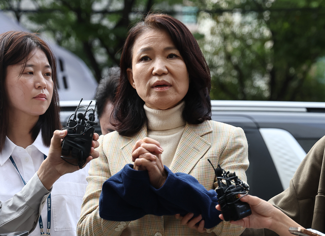 이진숙 전 방송통신위원장이 4일 오후 체포적부심사를 받기 위해 서울남부지법으로 들어서며 발언하고 있다. 연합뉴스