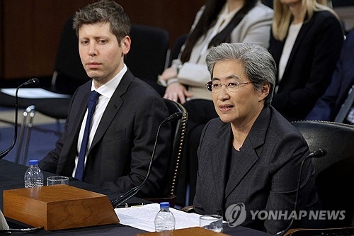 샘 올트먼 오픈AI 최고경영자(CEO)와 리사 수 AMD CEO. 연합뉴스