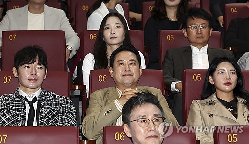 ‘건국전쟁2’ 관람하는 장동혁 국민의힘 대표